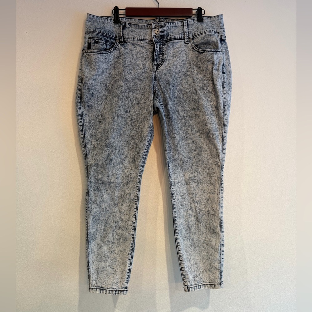 Torrid Light Blue Acid Wash Skinny Jeans